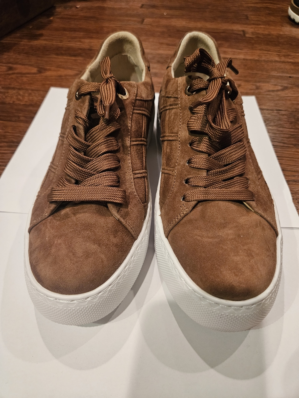 Vaneli Sport Suede Platform Sneakers Brown Lace-Up Size 7.5 Comfort Chic